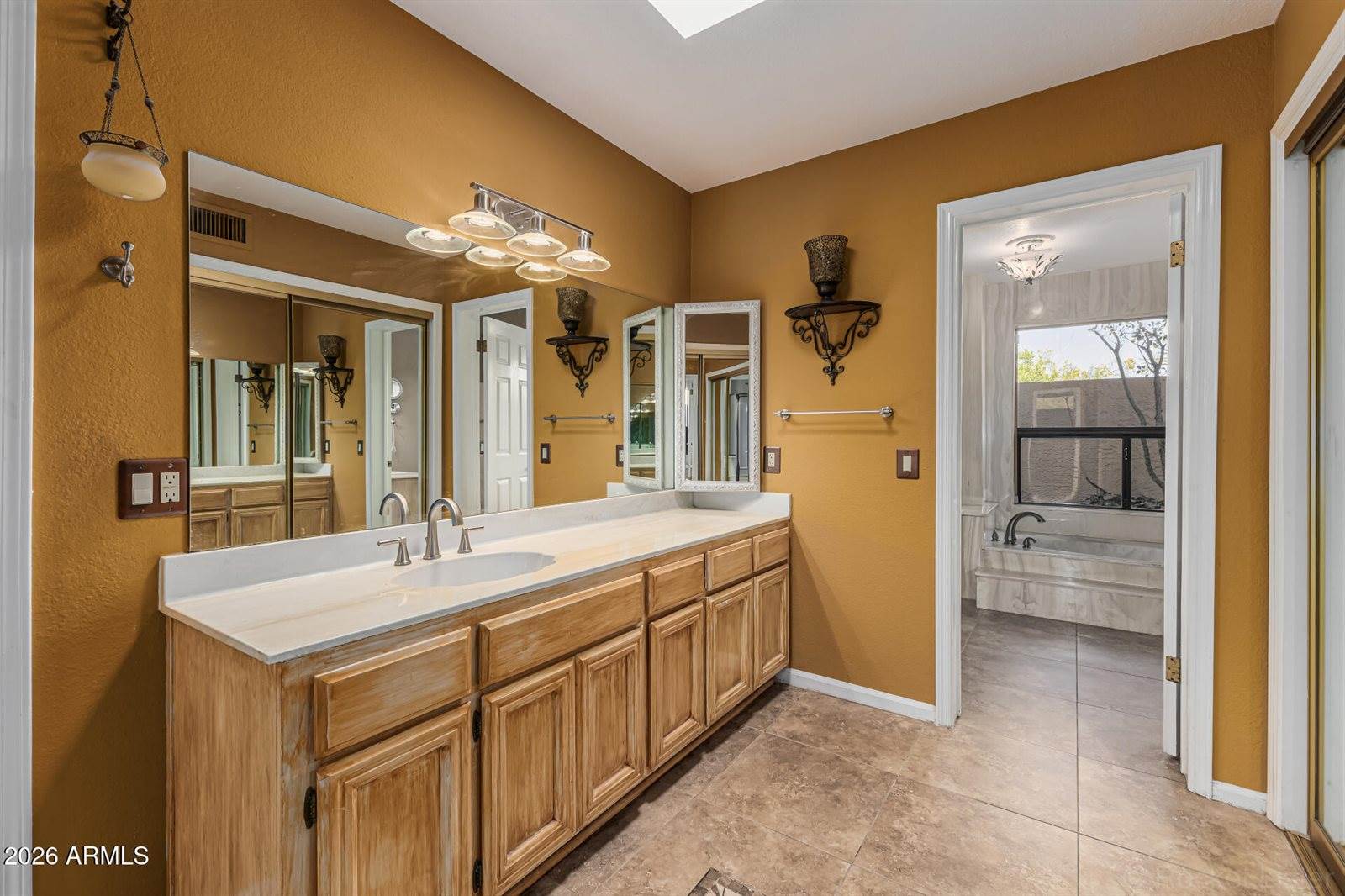 9438 East Casitas Del Rio Drive, Scottsdale, AZ 85255