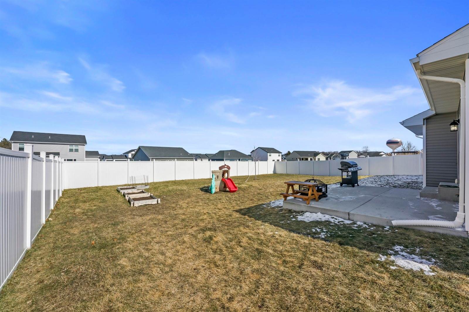 100 East Gailen Ln, Milton, WI 53563