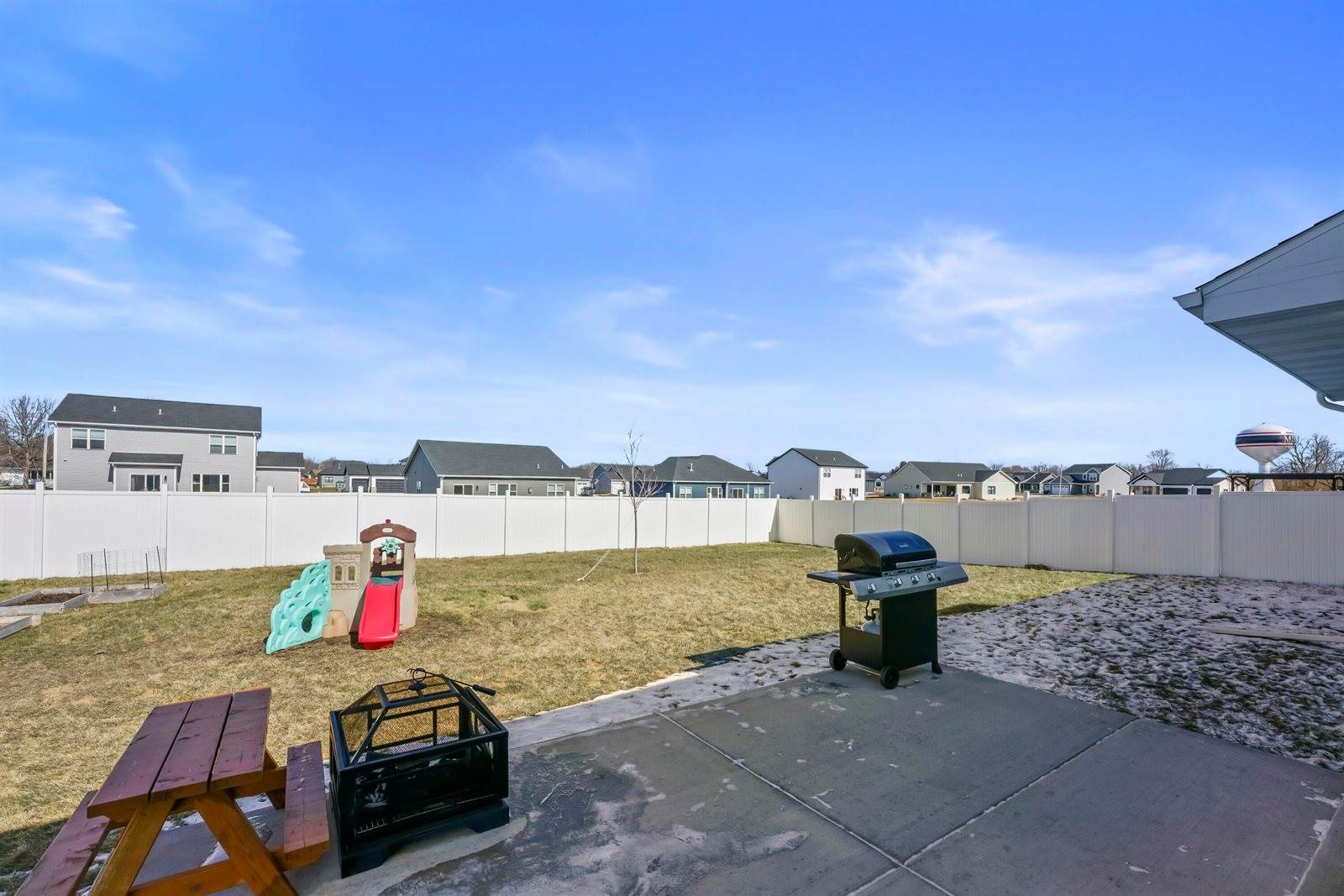 100 East Gailen Ln, Milton, WI 53563