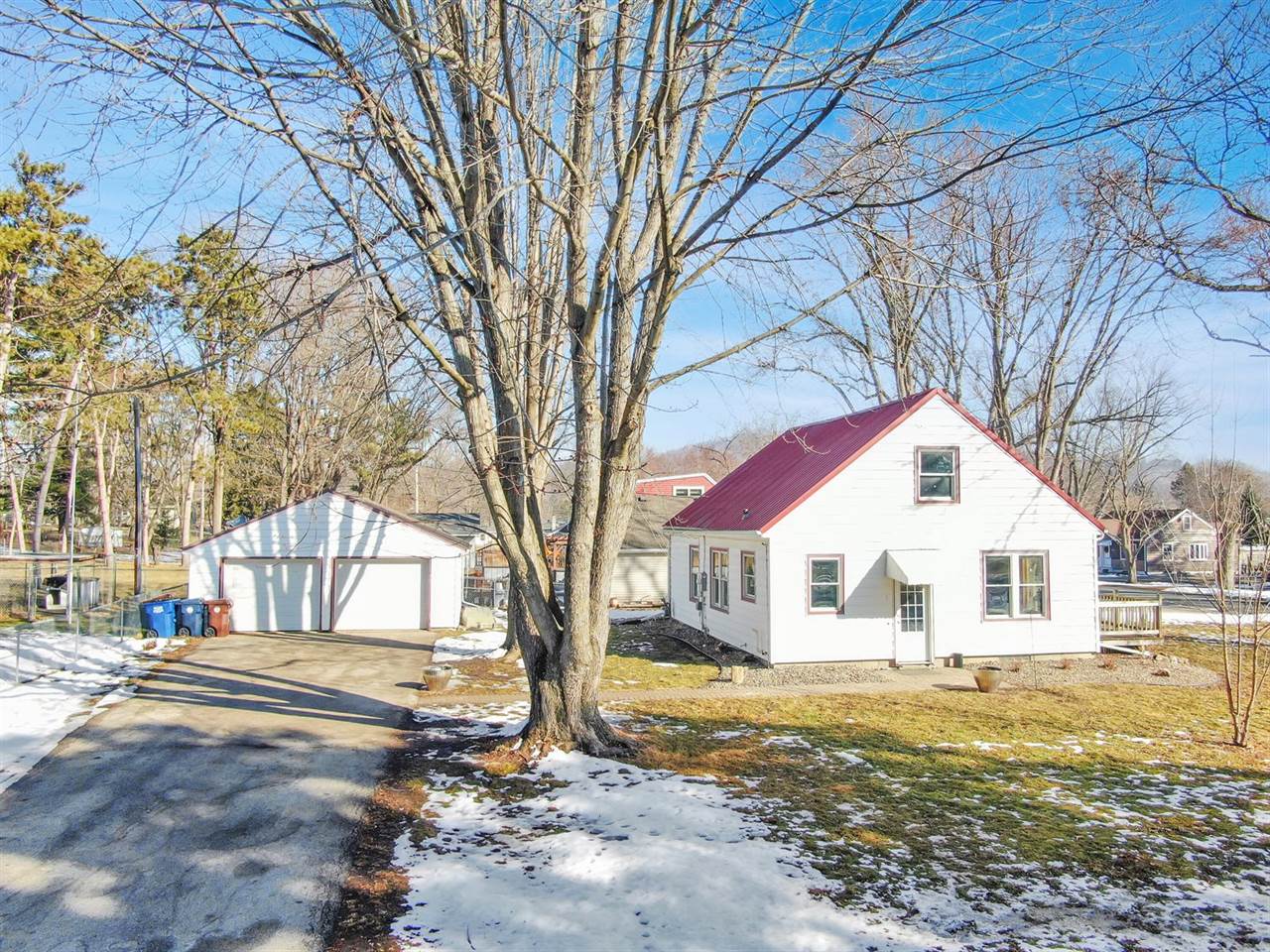 560 Court Rd, Onalaska, WI 54650