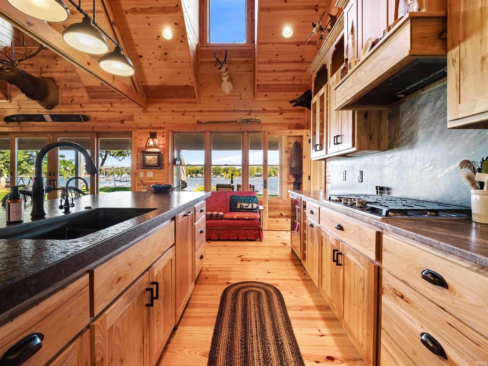 1905 E 750 S, Wolcottville, IN 46795