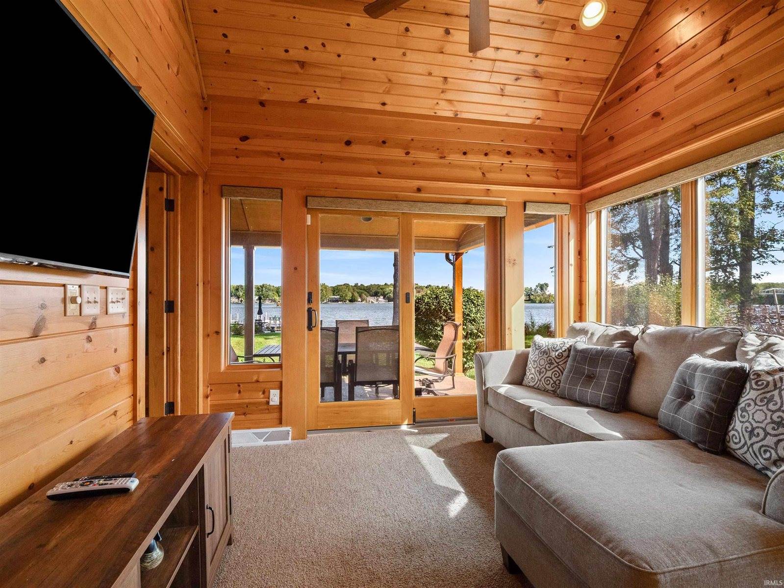 1905 E 750 S, Wolcottville, IN 46795