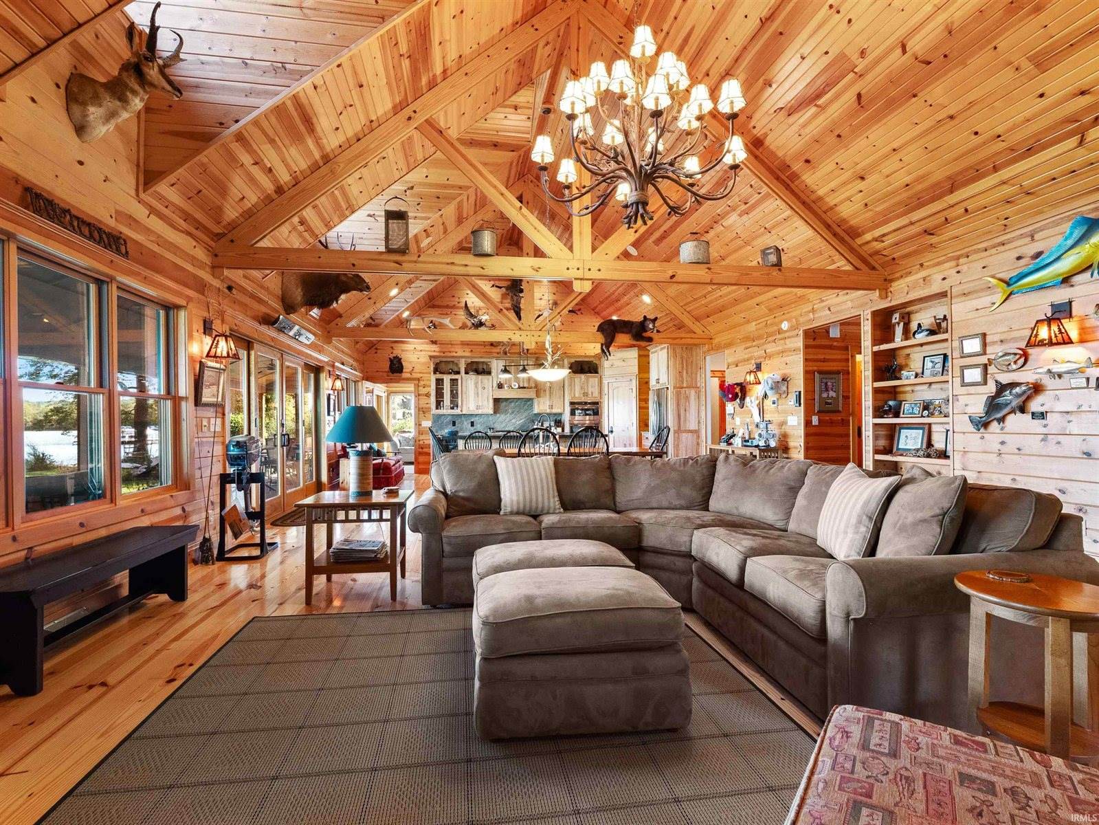 1905 E 750 S, Wolcottville, IN 46795