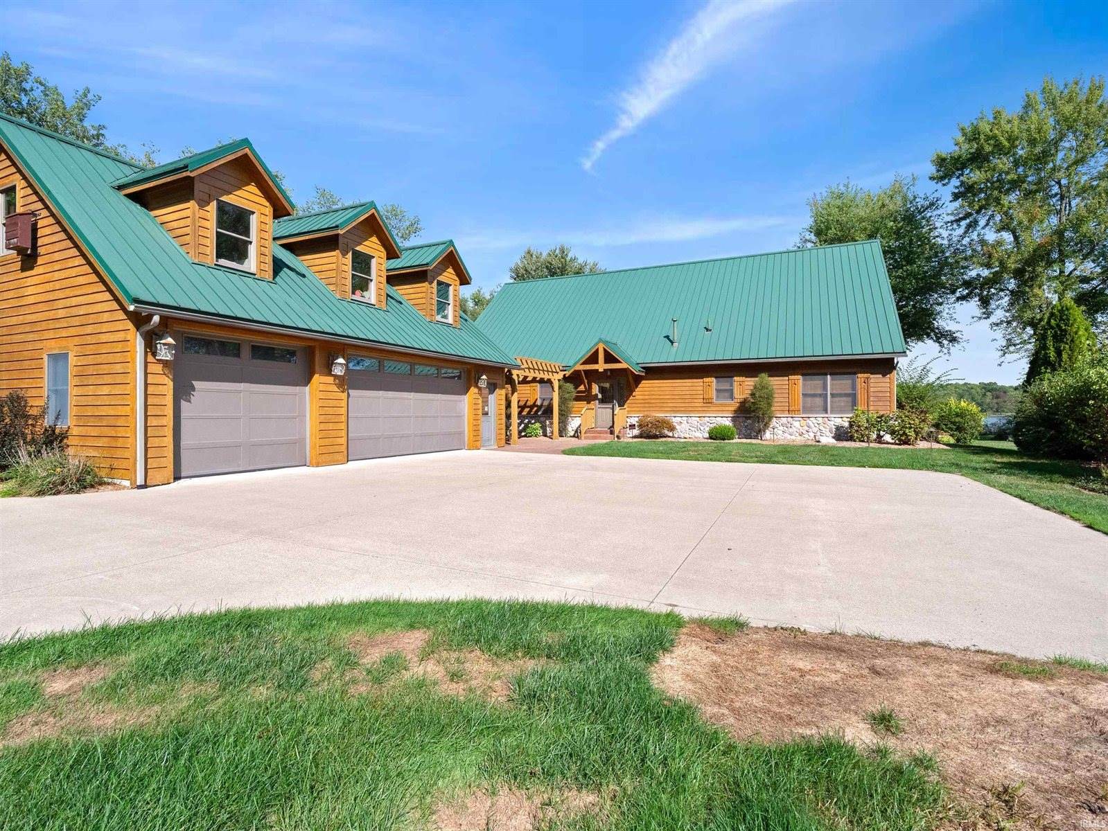 1905 E 750 S, Wolcottville, IN 46795