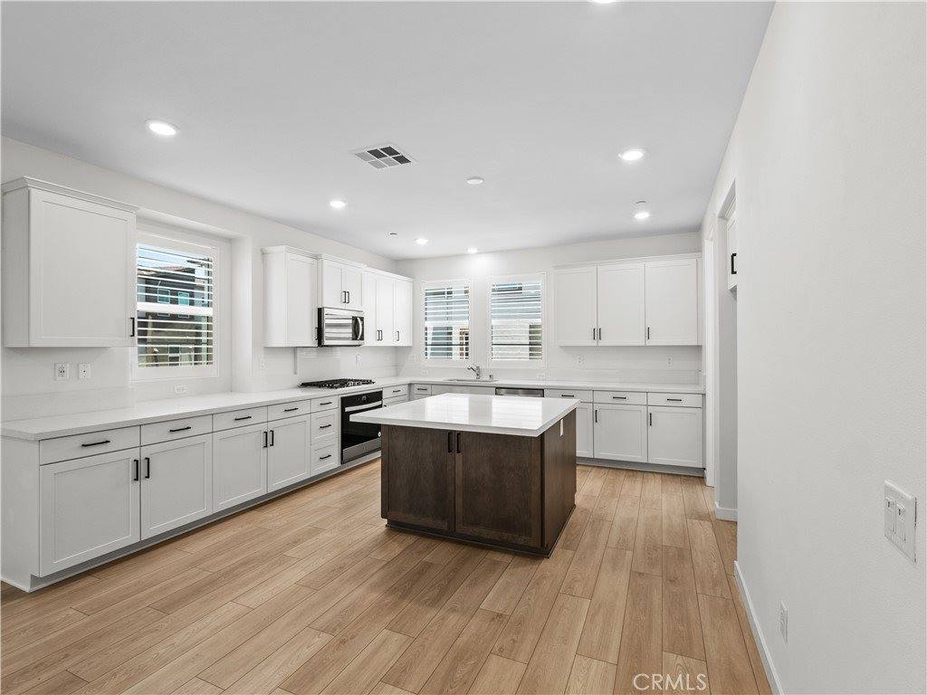 27148 Valley Oak Place, Valencia, CA 91381