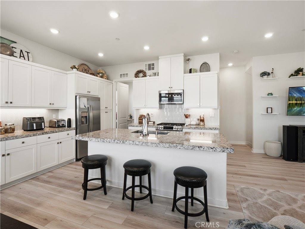 27013 Hummingbird Lane, Valencia, CA 91381