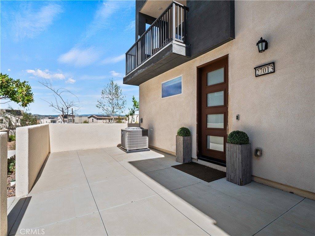 27013 Hummingbird Lane, Valencia, CA 91381