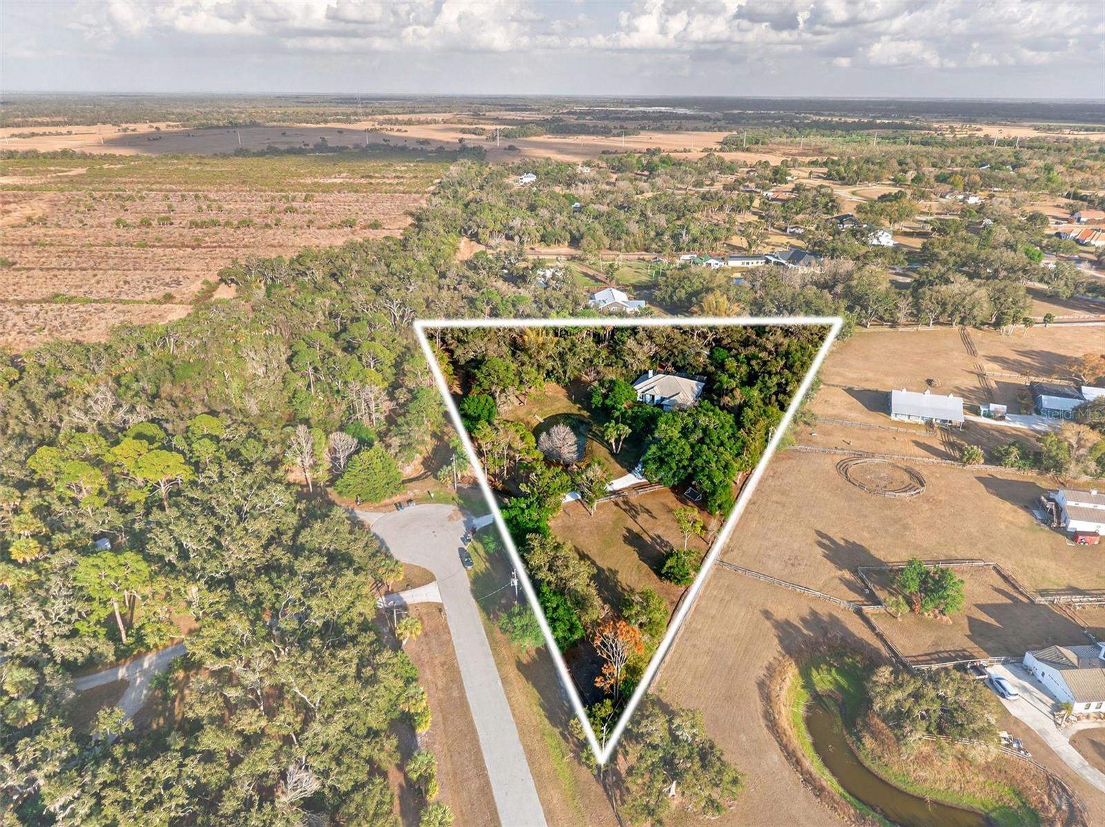 7088 Saddle Creek Lane, Sarasota, FL 34241