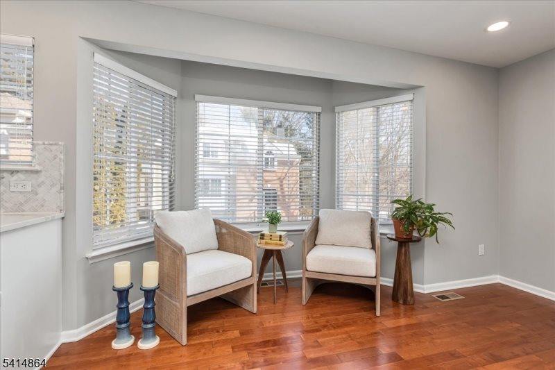 40 Primrose Ln, Long Hill Township, NJ 07933