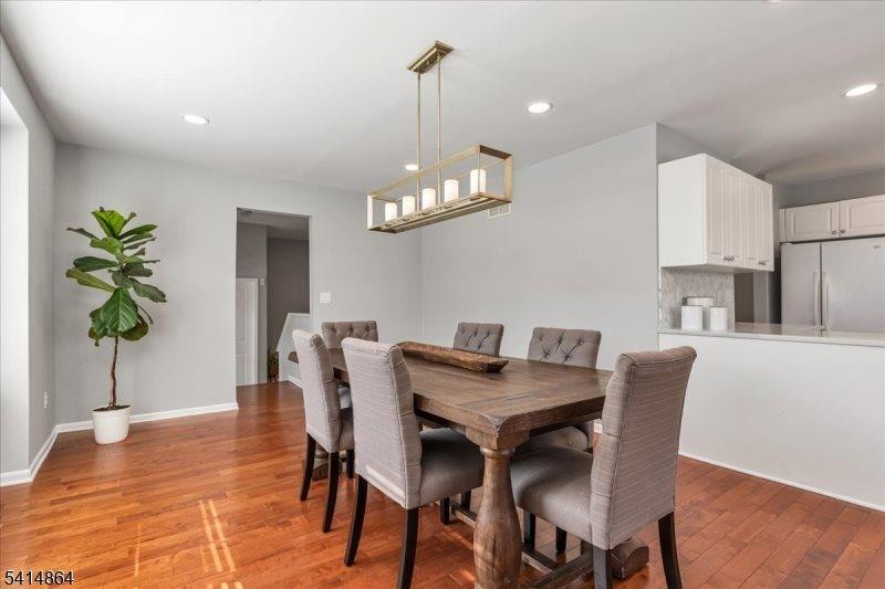 40 Primrose Ln, Long Hill Township, NJ 07933