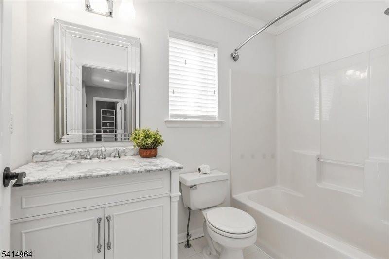 40 Primrose Ln, Long Hill Township, NJ 07933