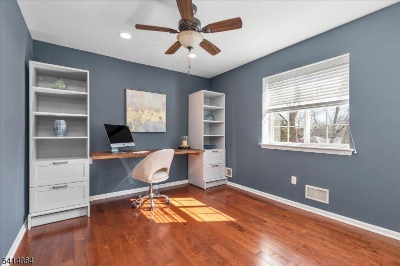 40 Primrose Ln, Long Hill Township, NJ 07933