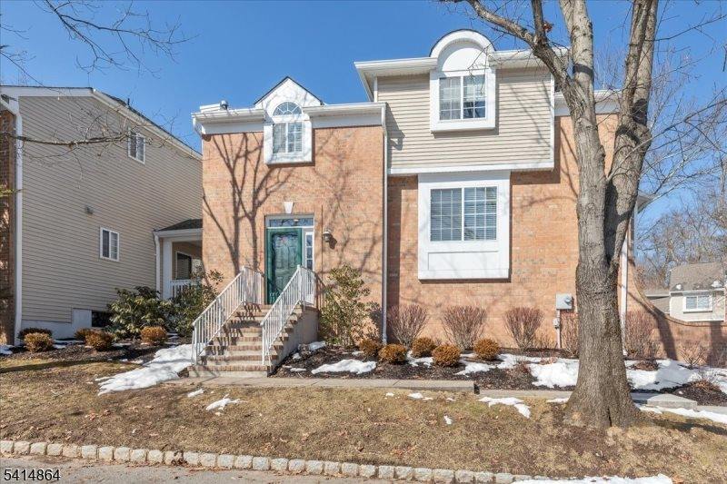 40 Primrose Ln, Long Hill Township, NJ 07933