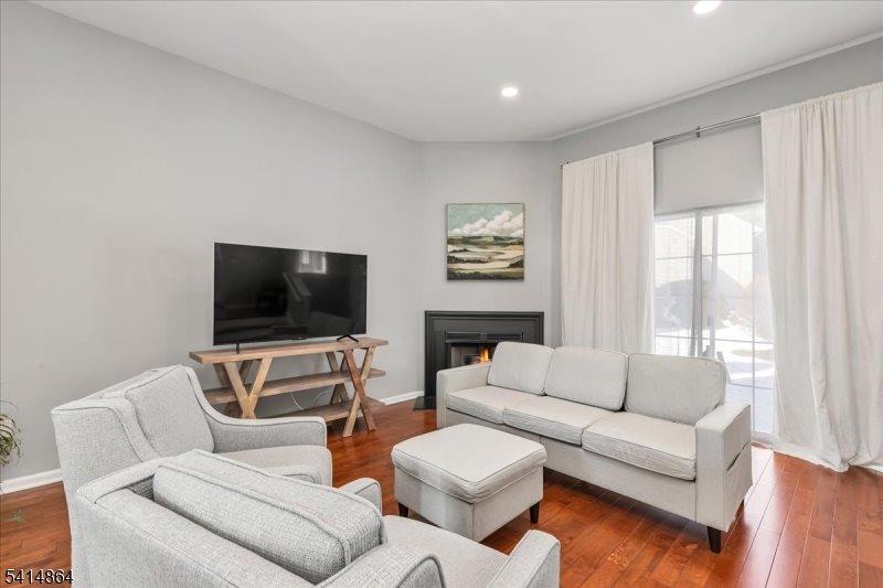 40 Primrose Ln, Long Hill Township, NJ 07933