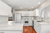 40 Primrose Ln, Long Hill Township, NJ 07933