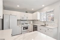 40 Primrose Ln, Long Hill Township, NJ 07933