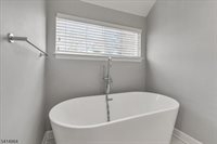 40 Primrose Ln, Long Hill Township, NJ 07933