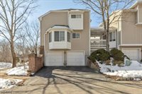 40 Primrose Ln, Long Hill Township, NJ 07933