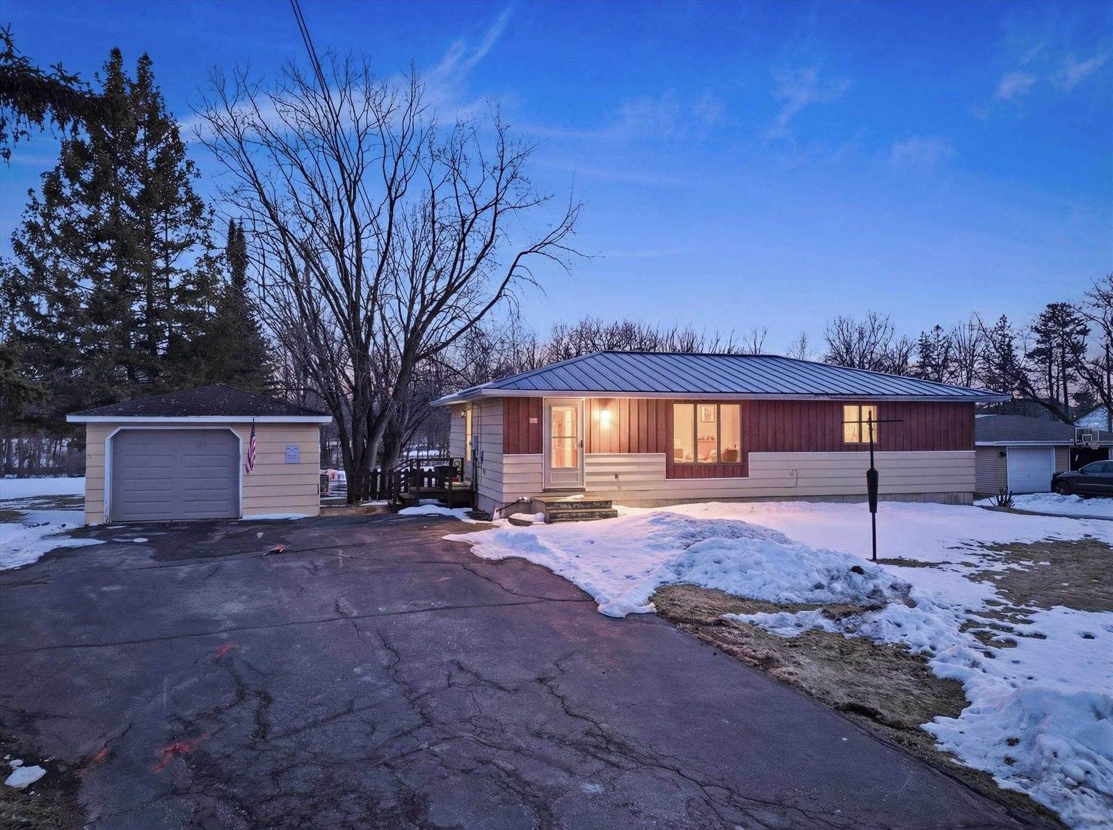 806-808 E Vilas Street, Marshfield, WI 54449