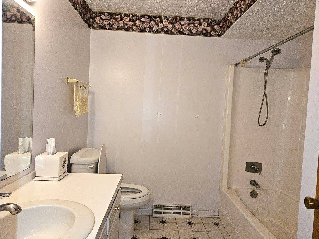 2353 Galaxie Dr, Mansfield, OH 44903