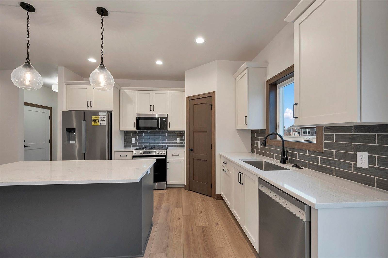 2407 Whispering Wind Lane, Green Bay, WI 54303