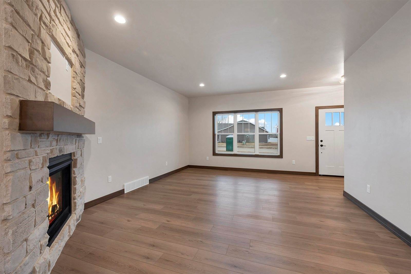 2407 Whispering Wind Lane, Green Bay, WI 54303