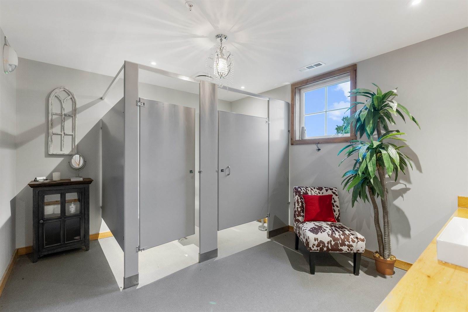 1190 W Ellington Pkwy, Lewisburg, TN 37091