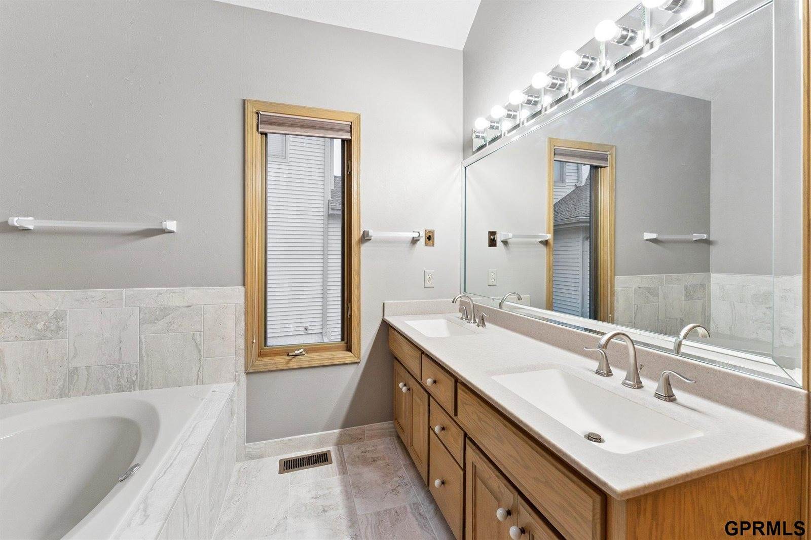 1705 North 129 Street, Omaha, NE 68154