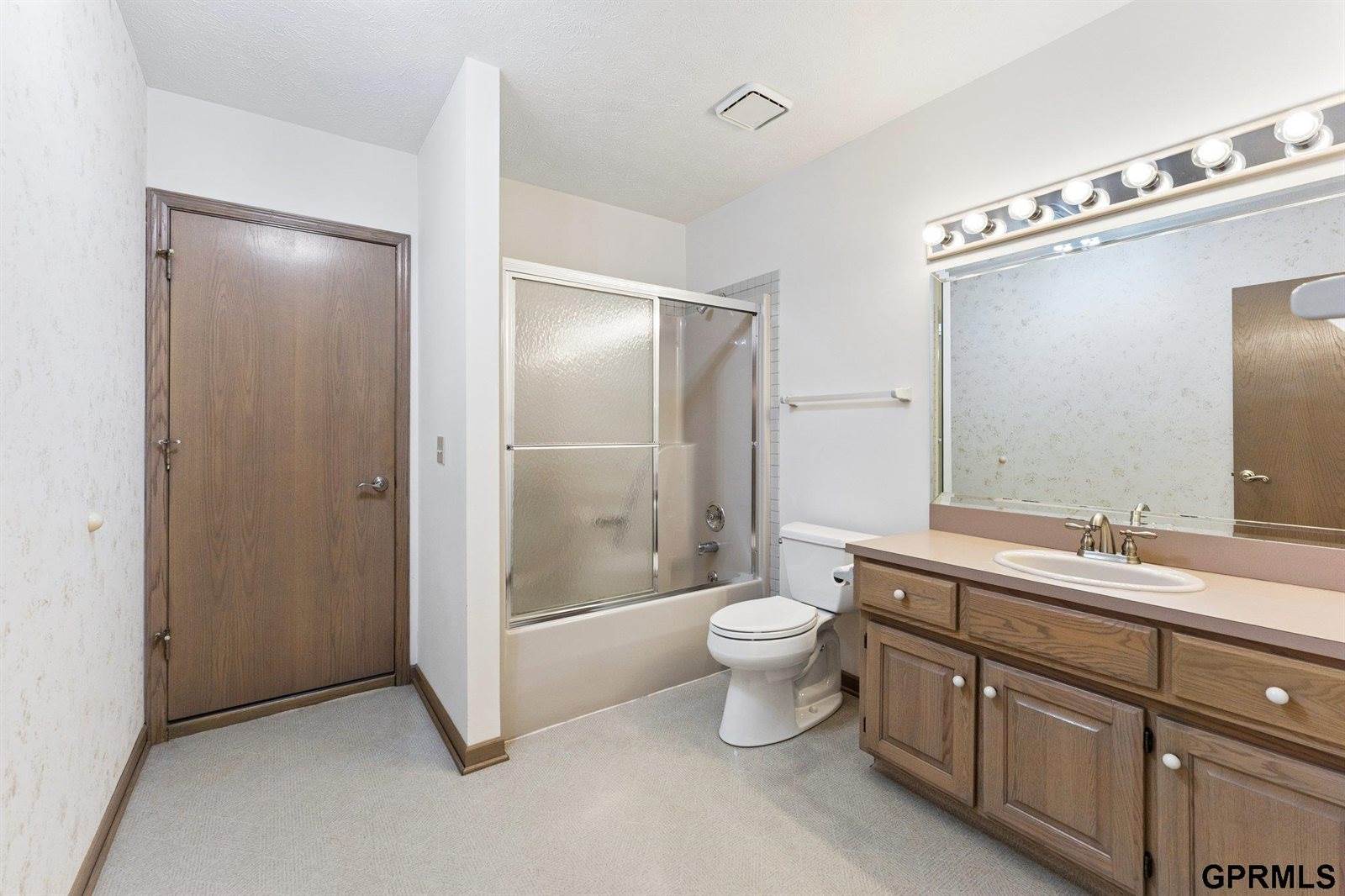1705 North 129 Street, Omaha, NE 68154