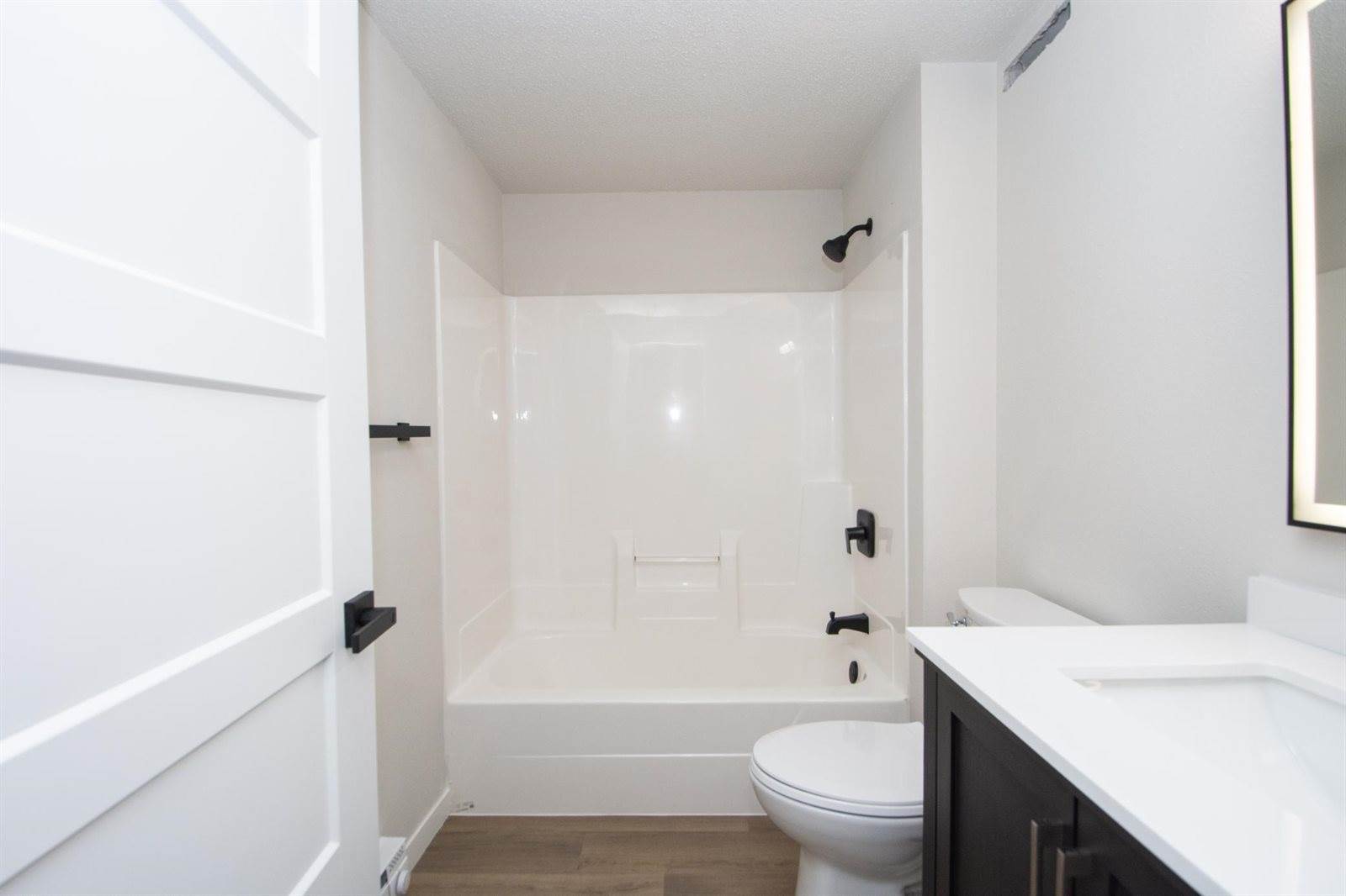 1824 56th Avenue South, Fargo, ND 58104