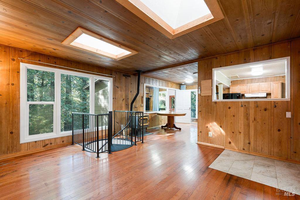 10987 Terrace Drive, Forestville, CA 95436