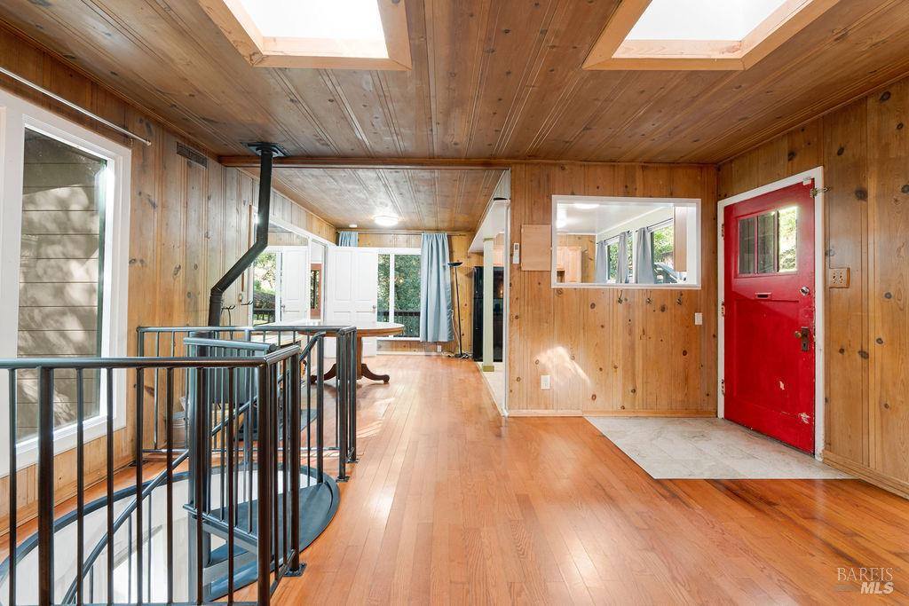 10987 Terrace Drive, Forestville, CA 95436