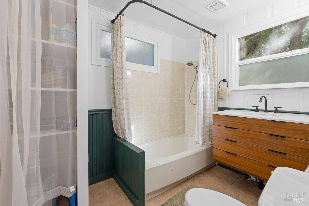 10987 Terrace Drive, Forestville, CA 95436