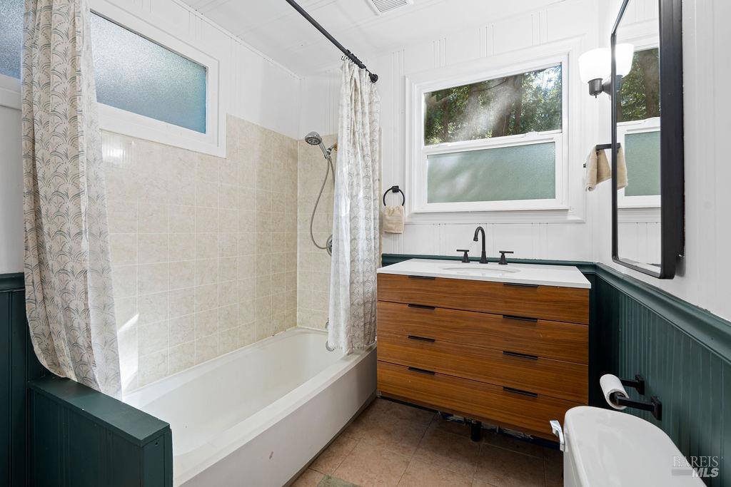 10987 Terrace Drive, Forestville, CA 95436