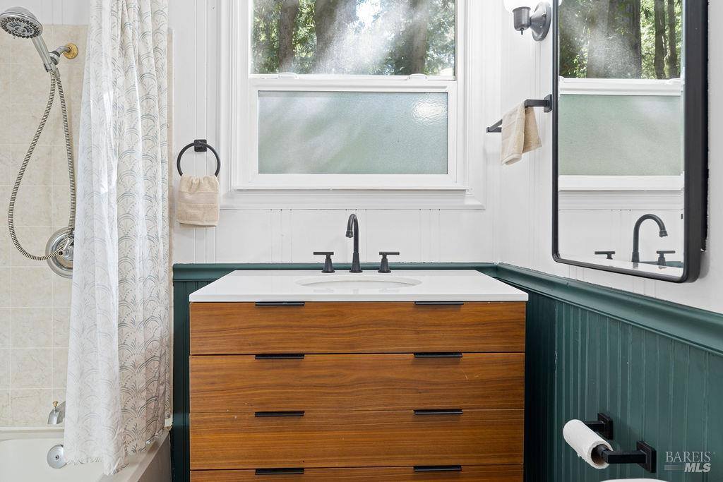 10987 Terrace Drive, Forestville, CA 95436