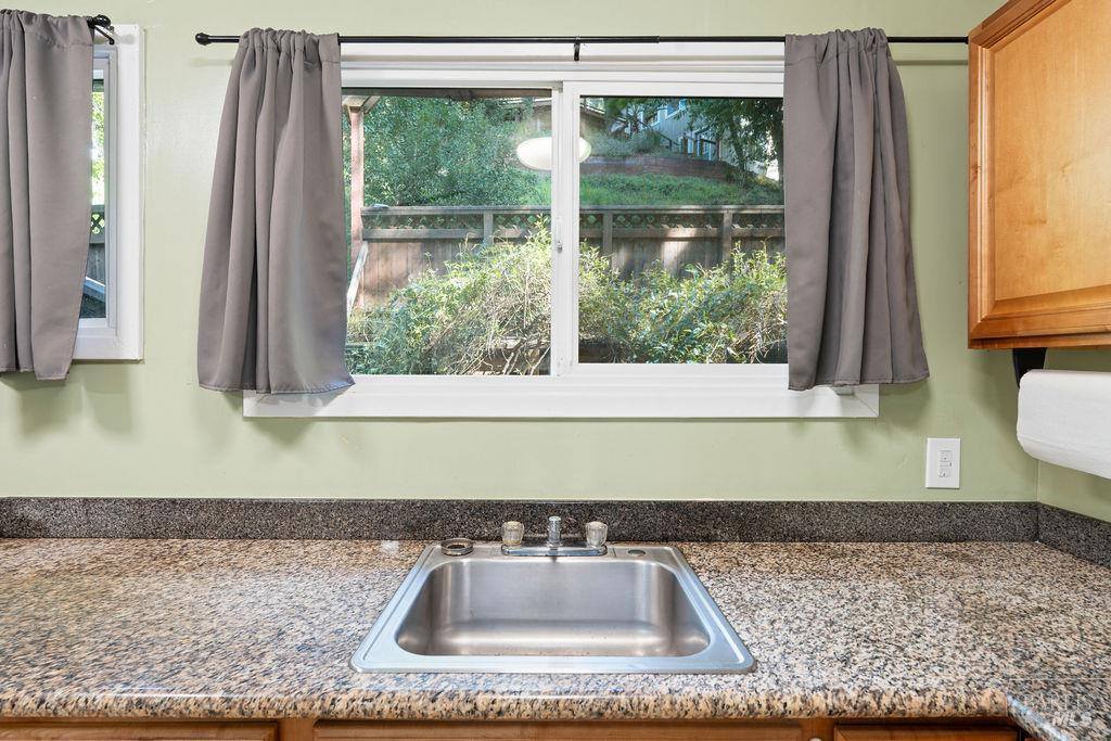 10987 Terrace Drive, Forestville, CA 95436