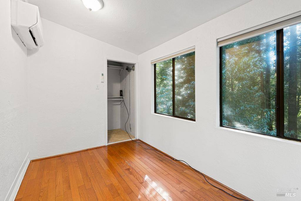 10987 Terrace Drive, Forestville, CA 95436