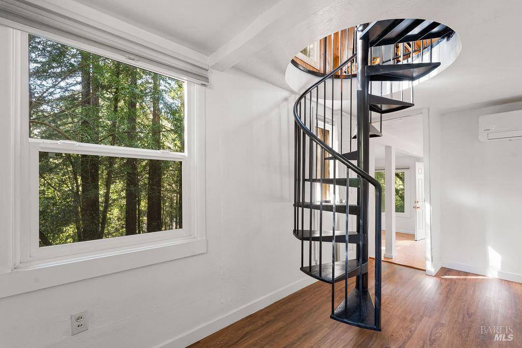 10987 Terrace Drive, Forestville, CA 95436