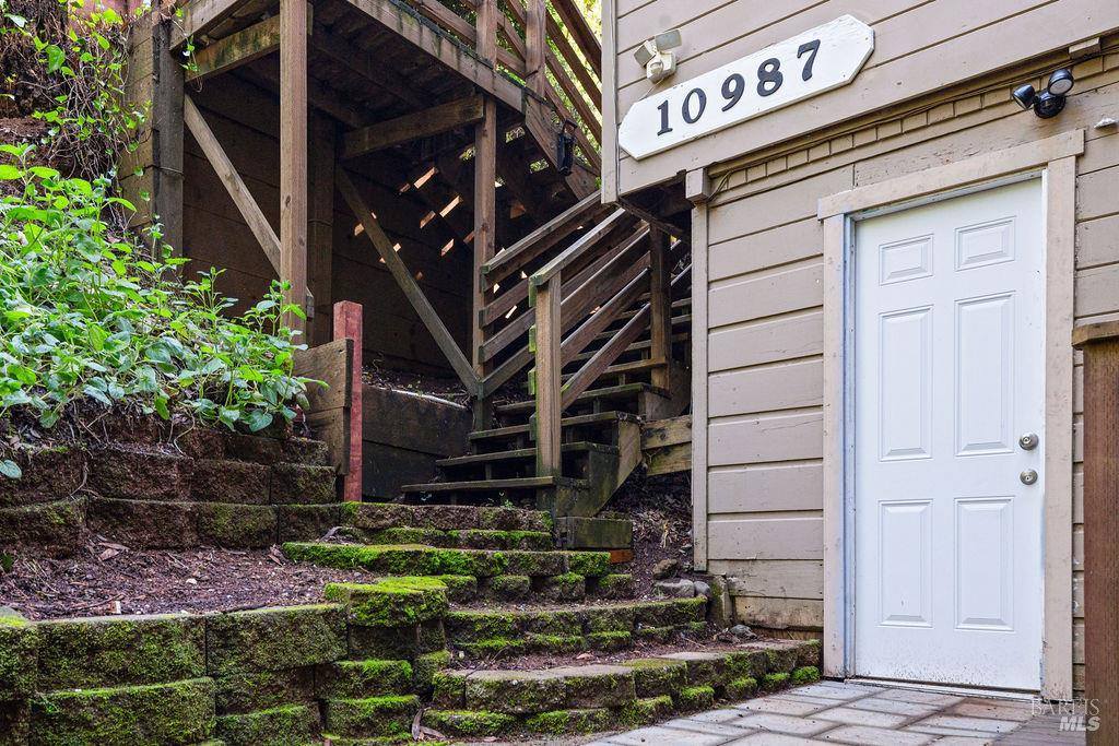 10987 Terrace Drive, Forestville, CA 95436