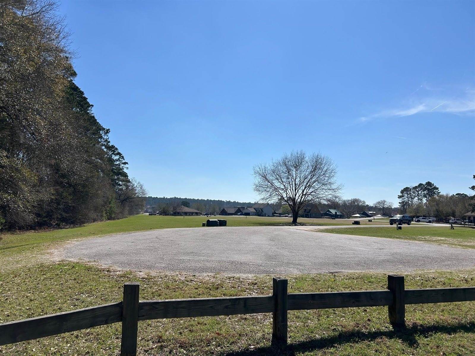 7 Wildwood Lake Drive, Huntsville, TX 77340