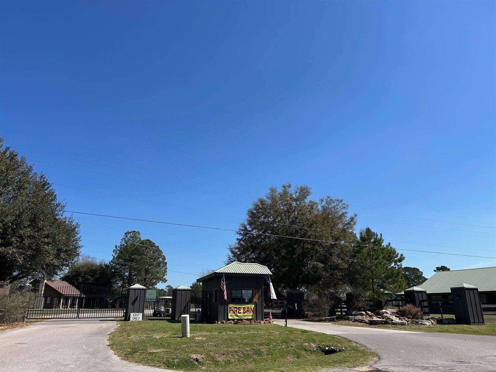 7 Wildwood Lake Drive, Huntsville, TX 77340