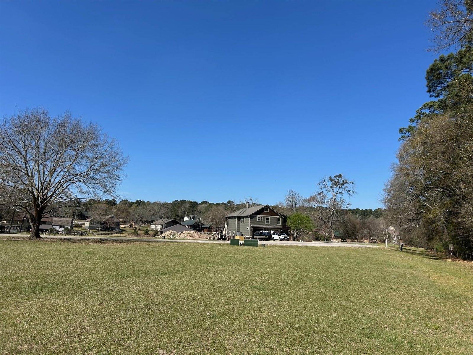 7 Wildwood Lake Drive, Huntsville, TX 77340