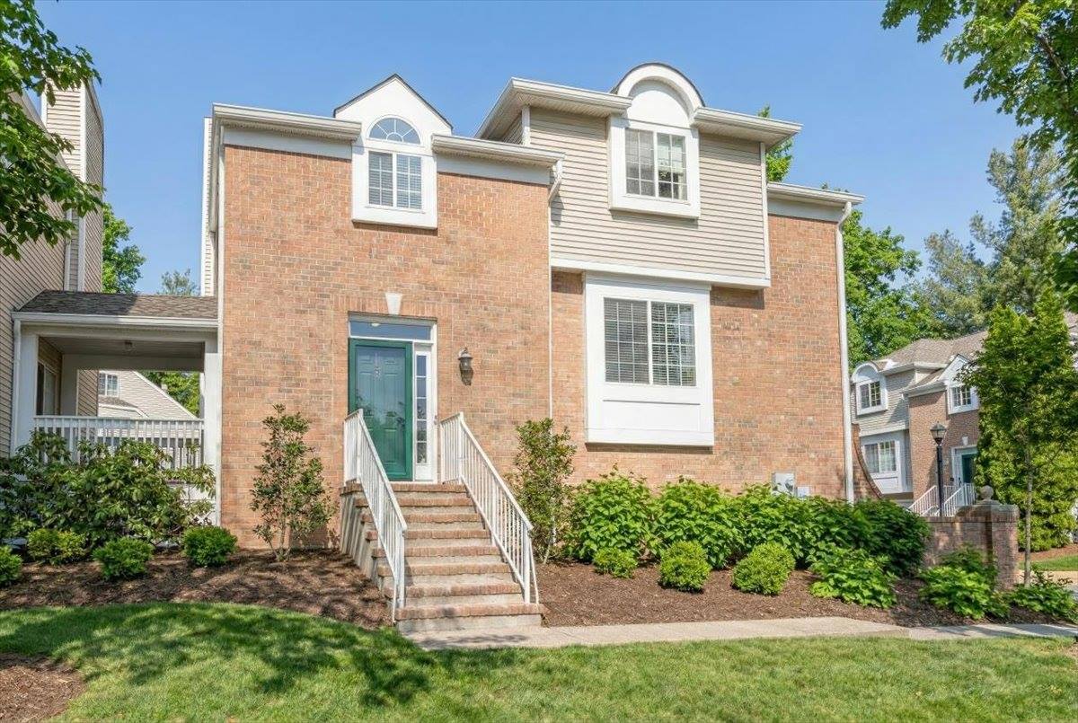 40 Primrose Ln #40, Gillette, NJ 07933