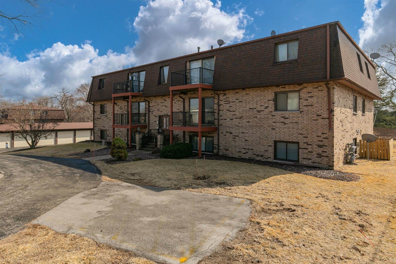 5102 25th Avenue Court, Moline, IL 61265