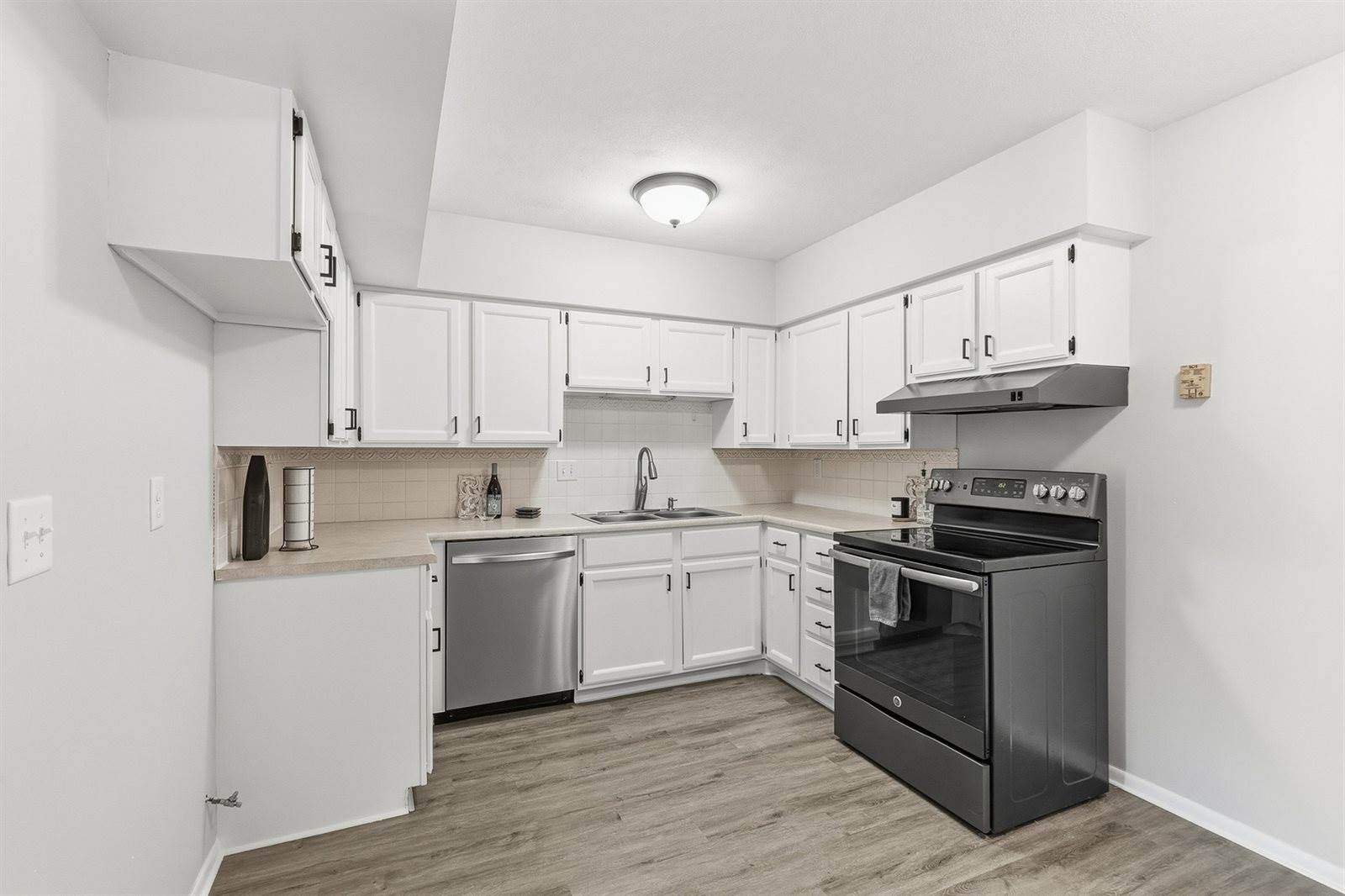 5102 25th Avenue Court, Moline, IL 61265