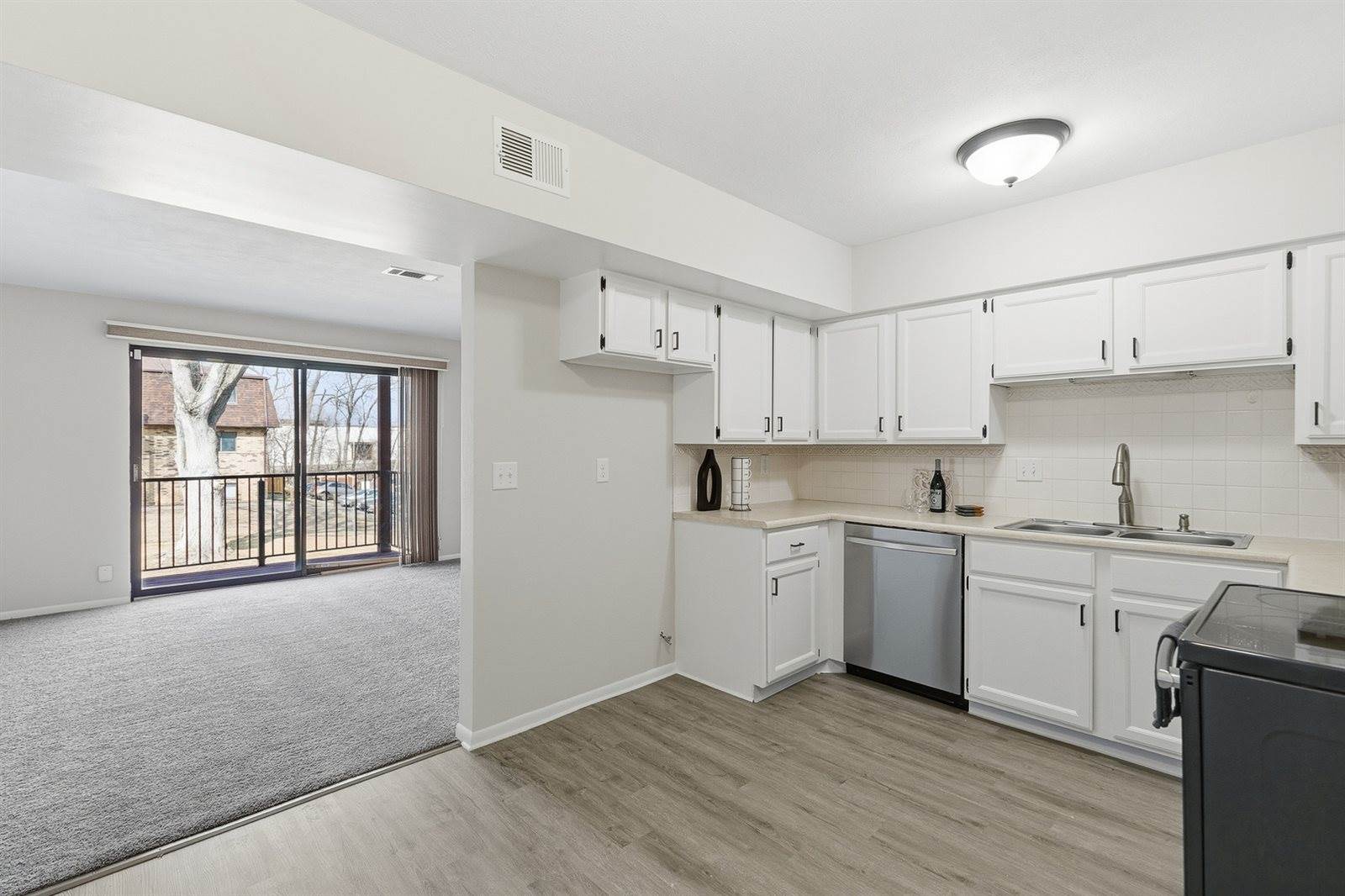 5102 25th Avenue Court, Moline, IL 61265