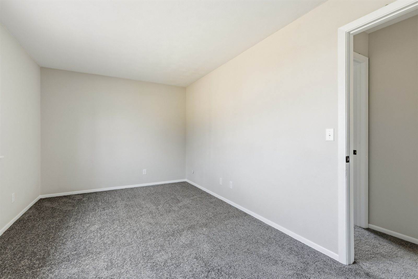 5102 25th Avenue Court, Moline, IL 61265