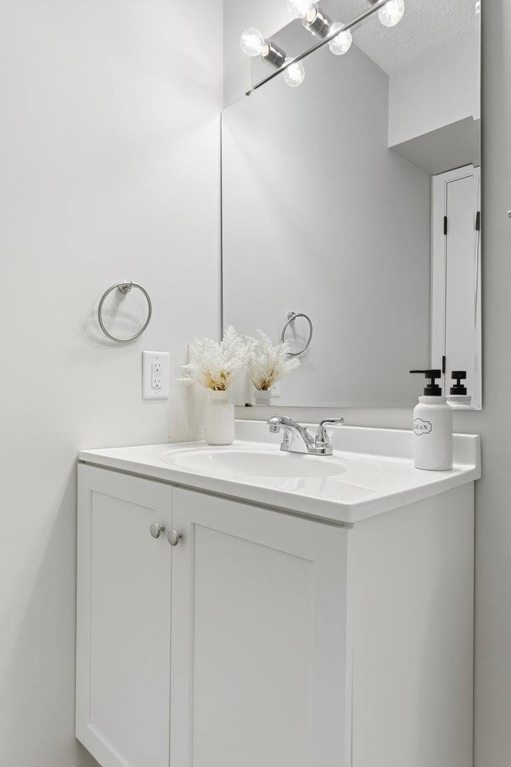 5102 25th Avenue Court, Moline, IL 61265