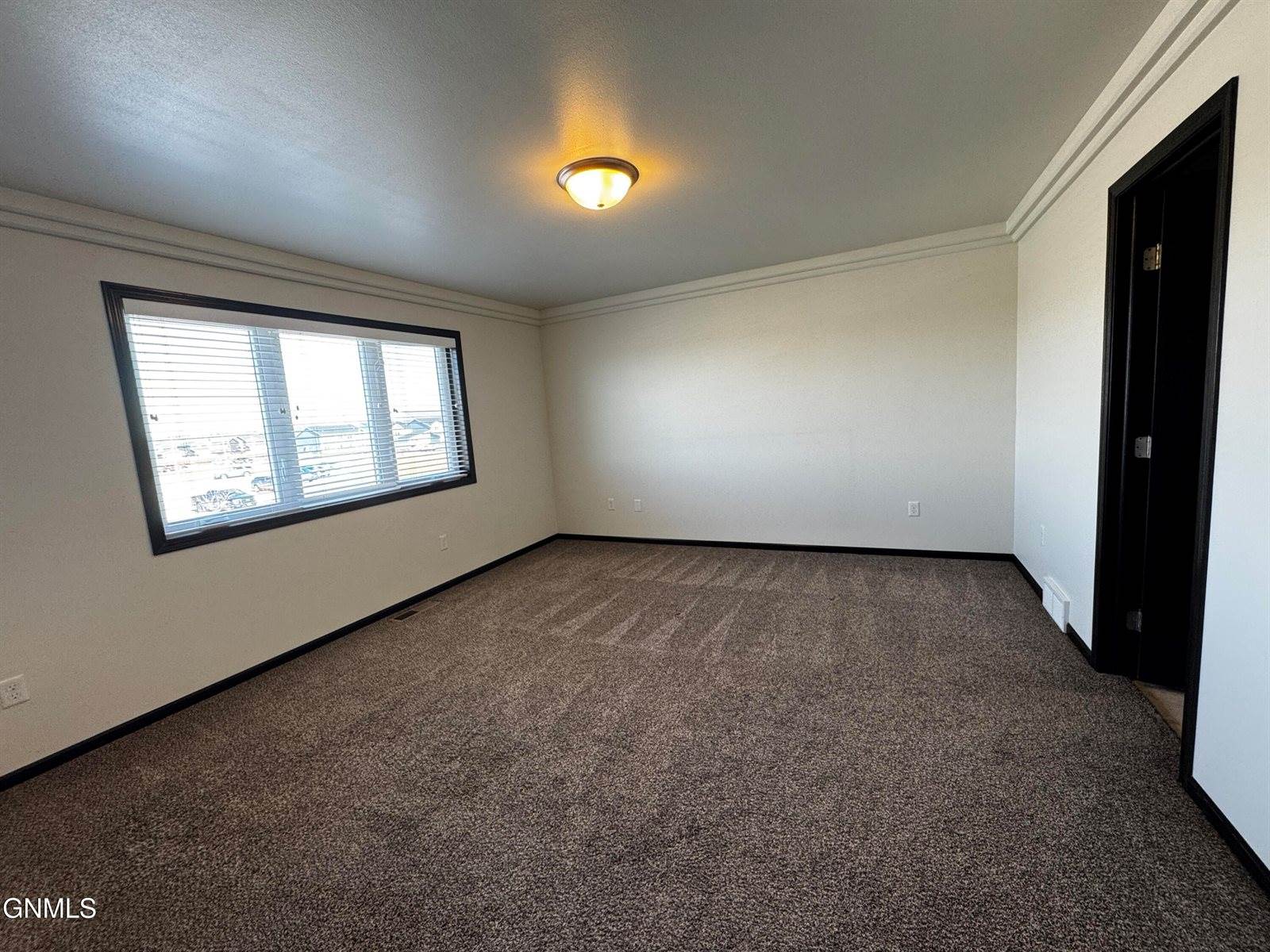 3717 Mckenzie Drive SE, Mandan, ND 58554