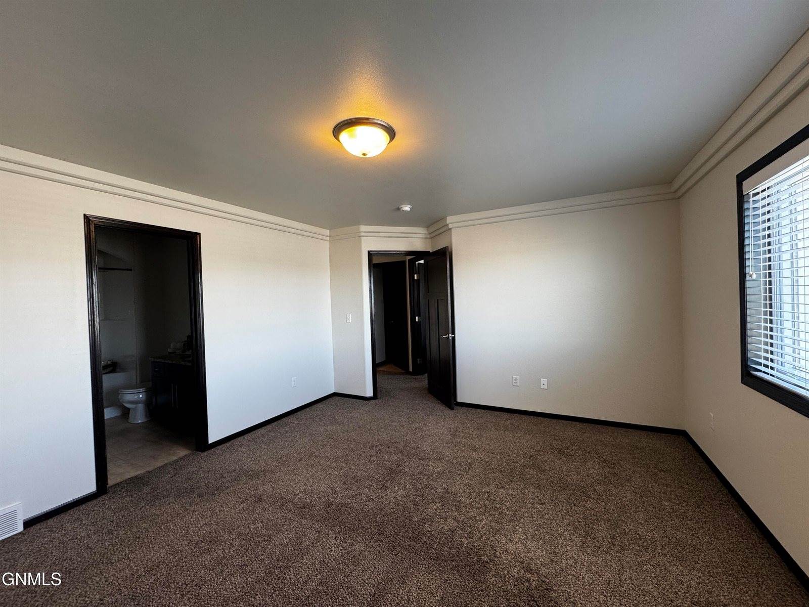 3717 Mckenzie Drive SE, Mandan, ND 58554